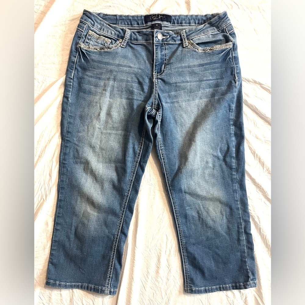 Earl Jean Women's Blue Cropped Jeans with Embellished Pockets Size 15 - Picture 2 of 14